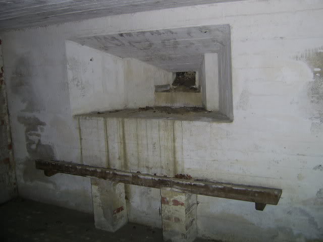Embrasure.