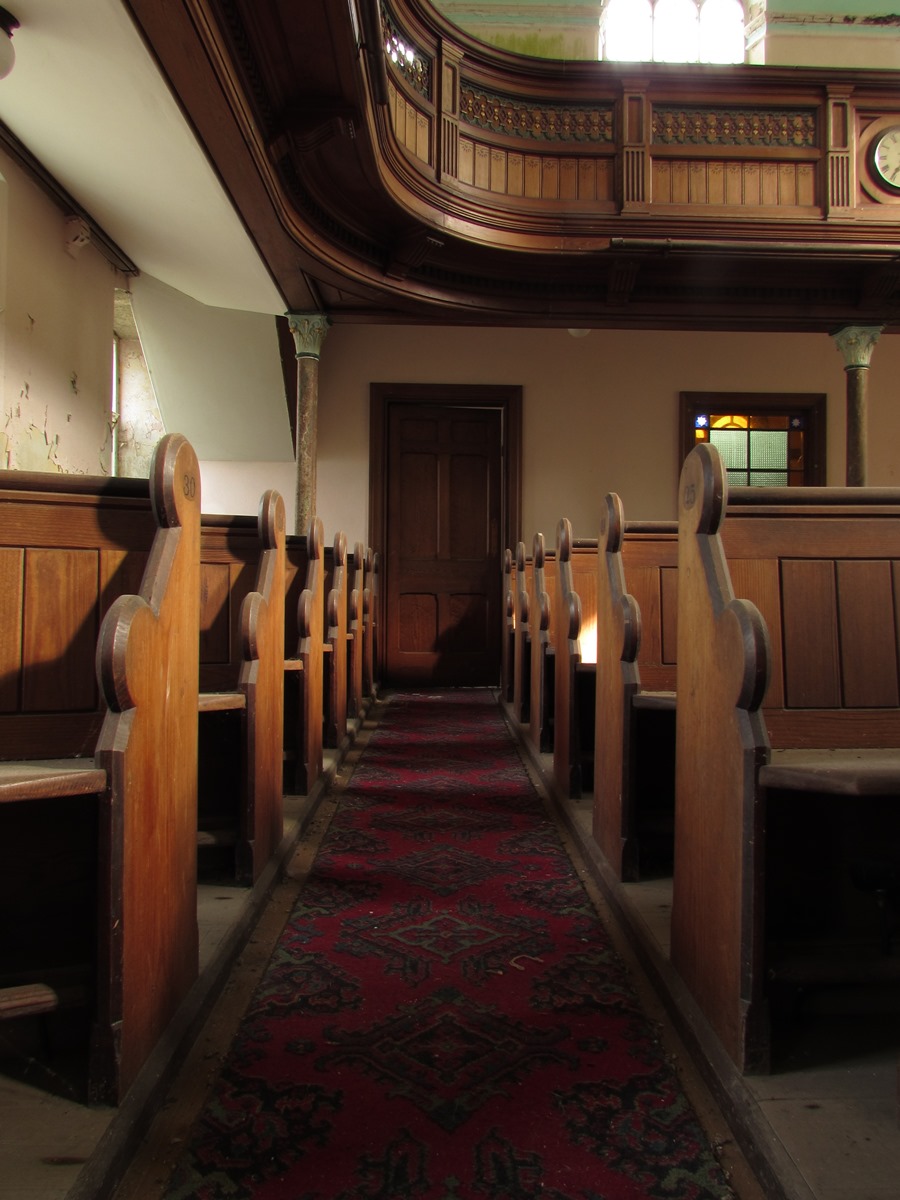 North aisle