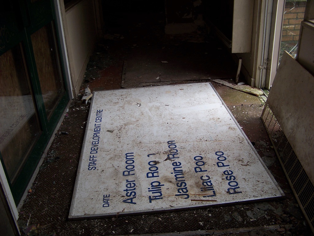 Because the final plans were never realised, staff quarters had many surplus rooms, later used for training