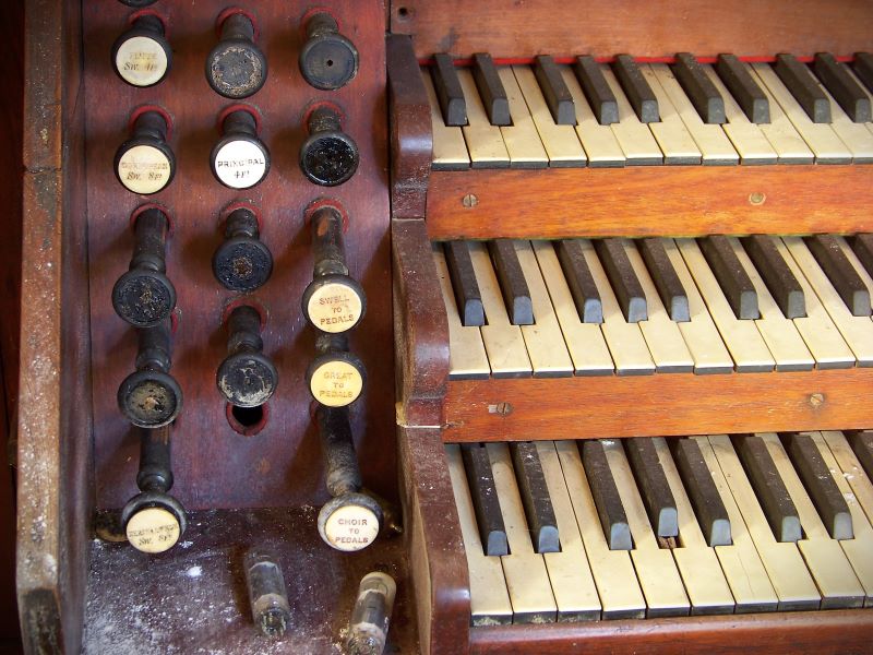 Organ keys and stops.