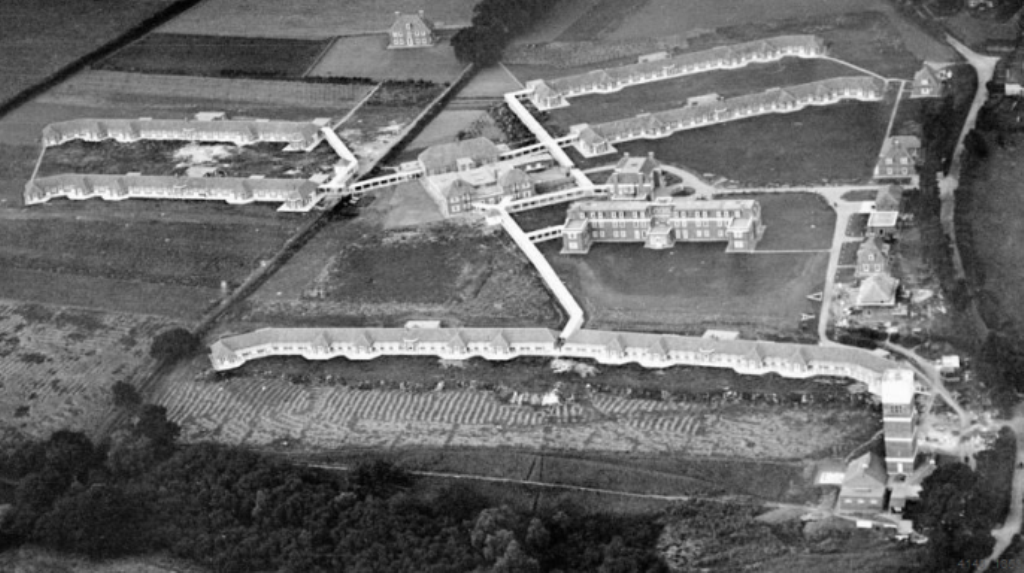 Main buildings from the air in 1928 (© Aerofilms)